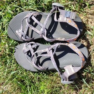 CHACO Women's ZX / 2 Dual Adjustable Straps Classic Sandal Grey And Orange sz 9